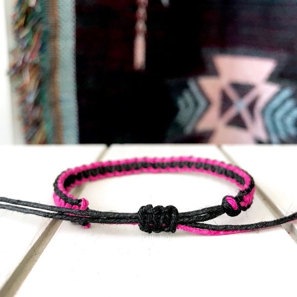 $4 BUNDLED🌿Black + Pink Hemp Square-knot Bracelet - Picture 2 of 2